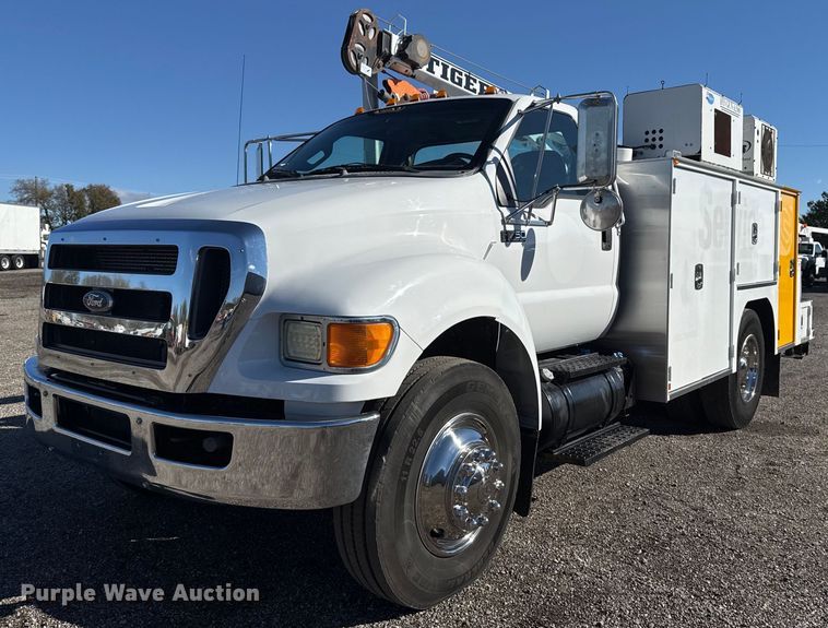2011 Ford F750 Super Duty utility / service truck - EG2204