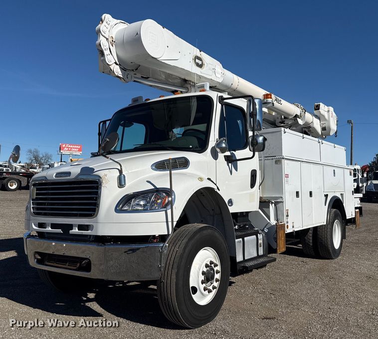 2015 Freightliner Business Class M2 bucket truck - EG2311