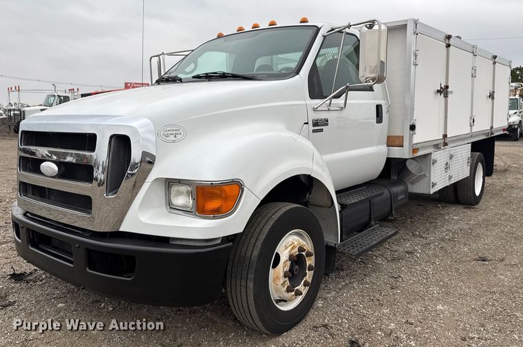 2009 Ford F650 Super Duty flatbed truck - EG2330