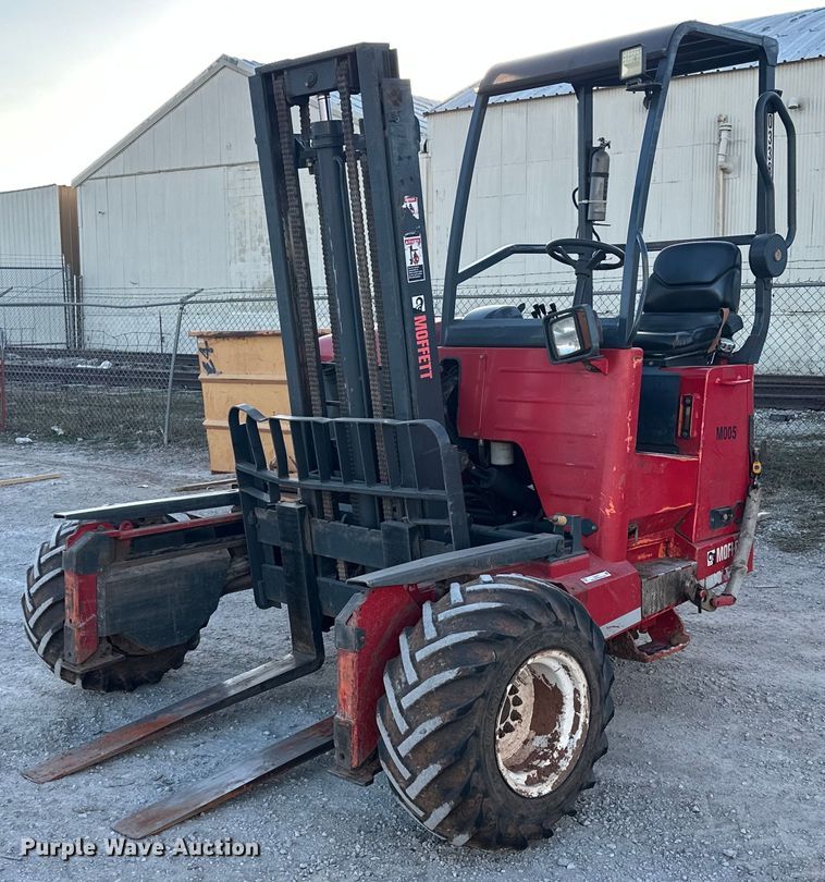 2011 Moffett M55 forklift - EJ5272