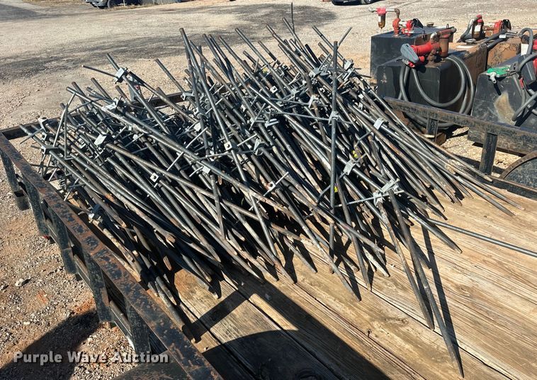 Approximately 200 string line stakes - EJ5282