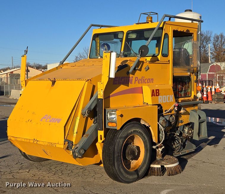 2004 Elgin Pelican  street sweeper - EQ3855