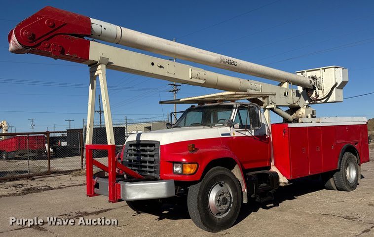 1995 Ford F800 bucket truck - LH9390