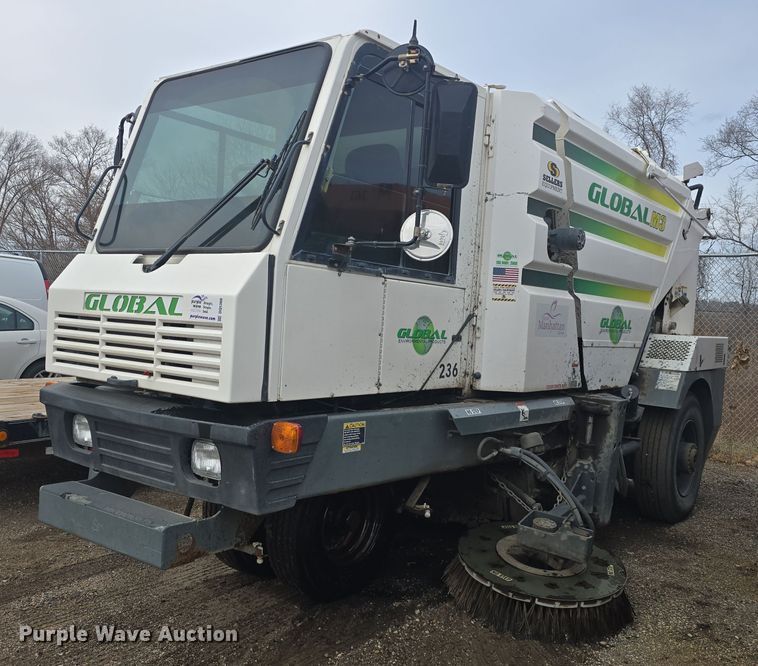 2017 Global Environmental Products MX3 street sweeper - DQ5360