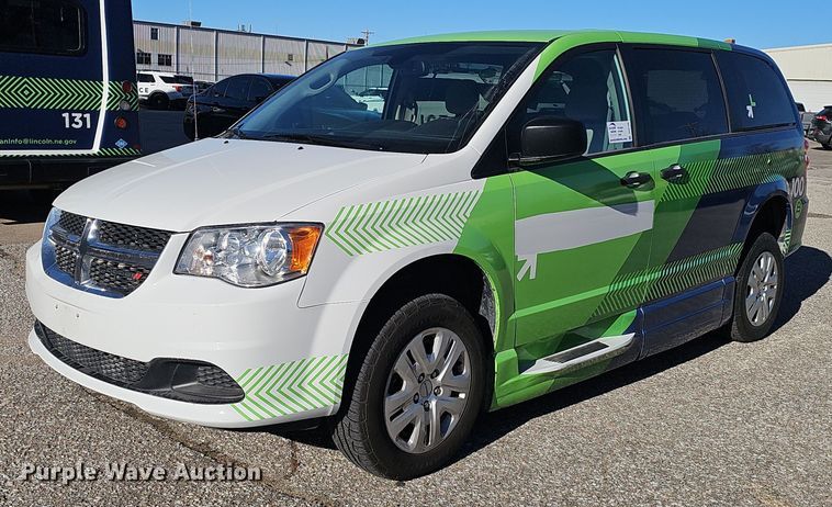 2019 Dodge Grand Caravan handicap accessible van - DV0188
