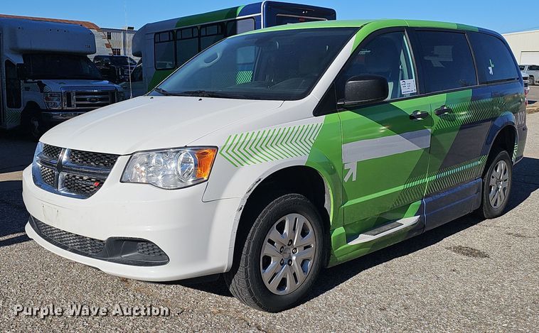 2019 Dodge Grand Caravan handicap accessible van - DV0189