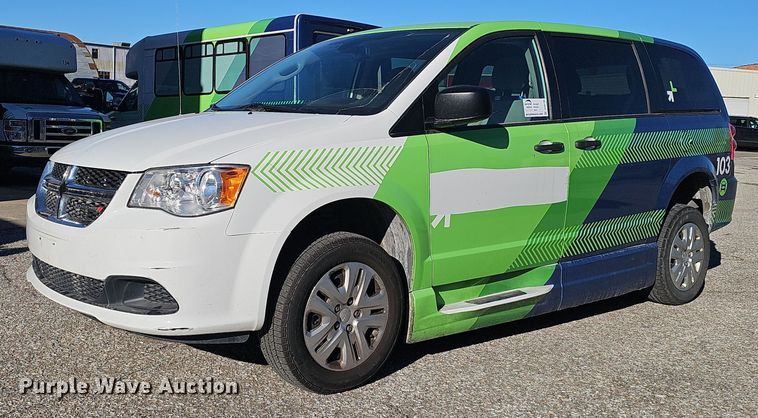 2019 Dodge Grand Caravan handicap accessible van - DV0190
