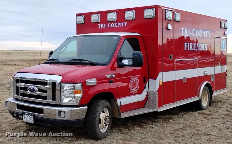 2010 Ford E450 Super Duty ambulance - DV6625