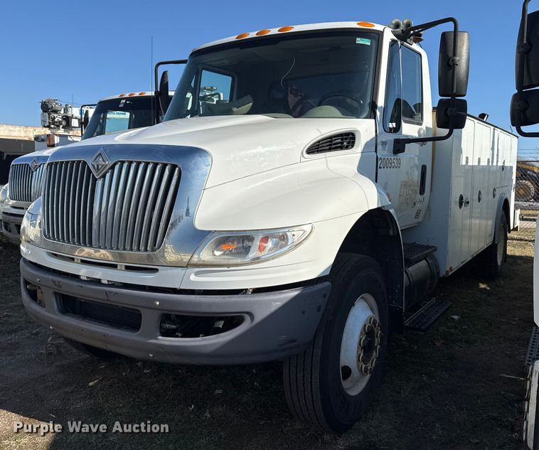 2009 International 4400 utility / service truck - EG7960