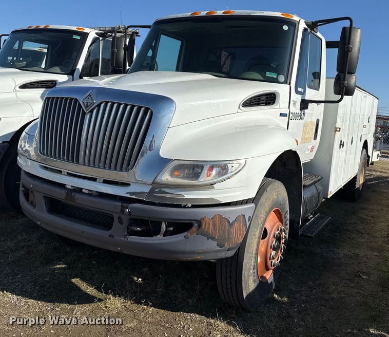 2009 International 4400 utility / service truck - EG7961