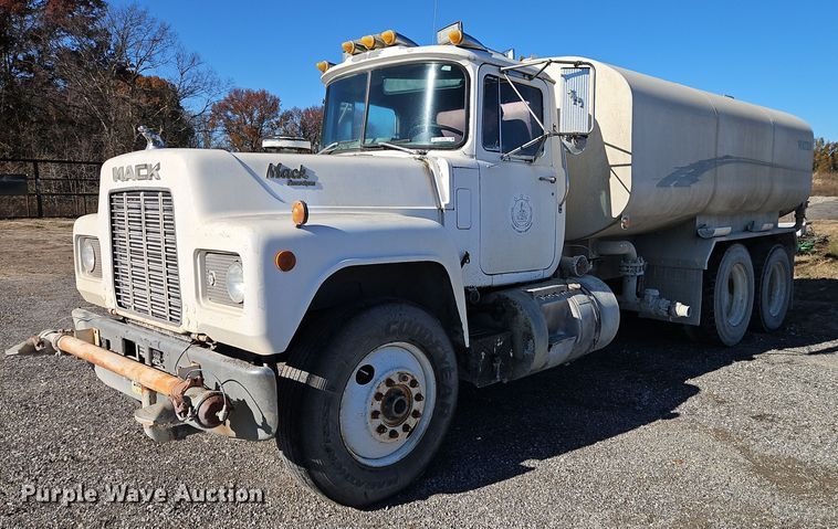 1988 Mack R688ST water truck - EI8598