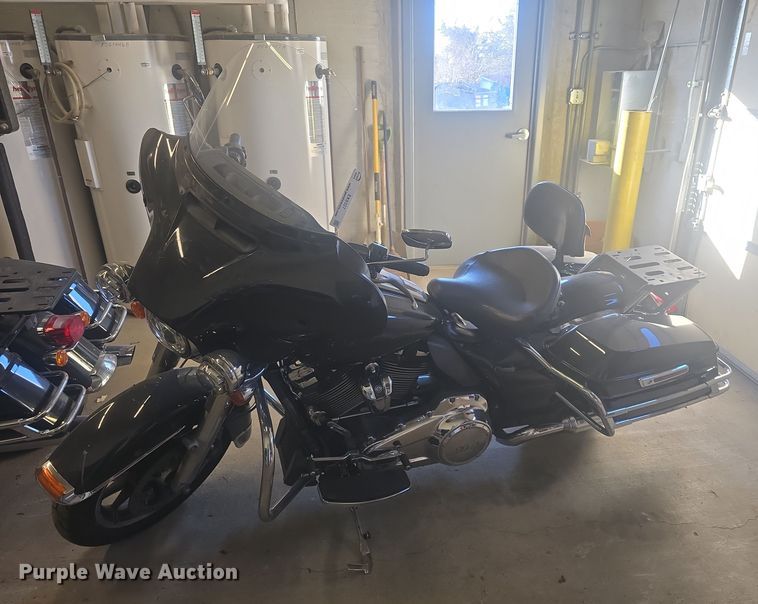 2019 Harley Davidson FLHTP Police Electra Glide motorcycle - EK6327