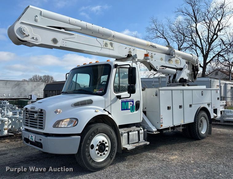 2016 Freightliner M2106 bucket truck - EM0032