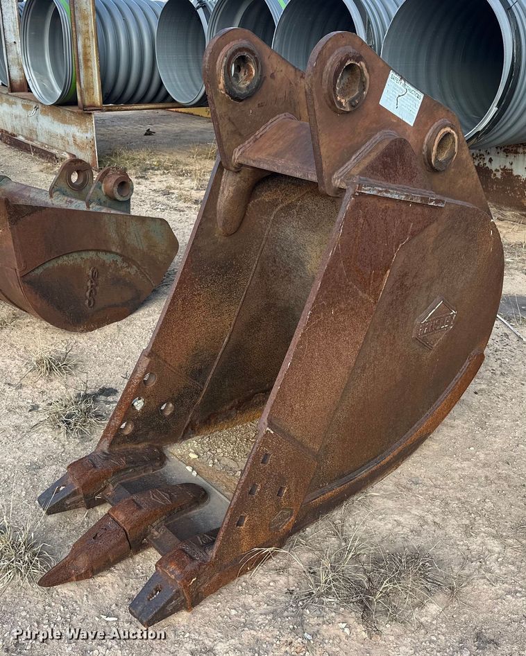 Hensley 24" W excavator bucket - ER1029