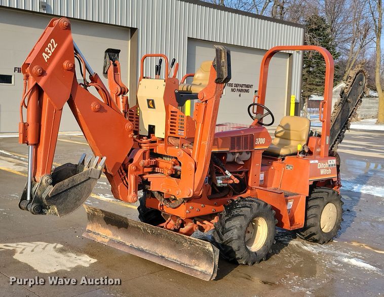 Ditch Witch 3700 trencher - OH9485