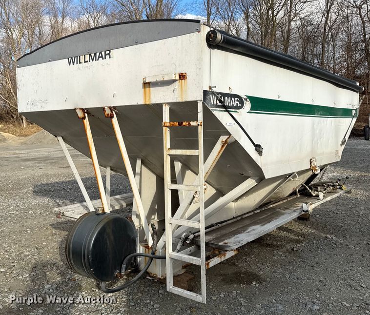 Willmar 1600 fertilizer truck bed - DH9225