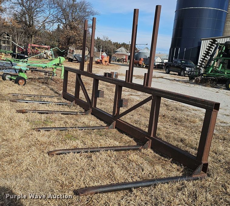 Shop built round bale hauler - DW3017