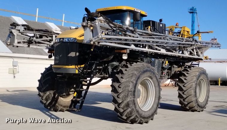 2015 Rogator 1100B sprayer - EH0087