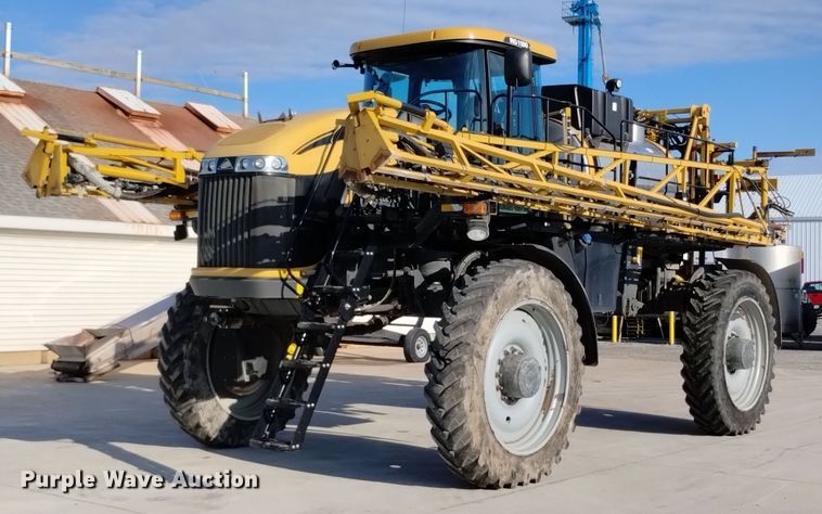 2014 Rogator  1100B sprayer - EH0089