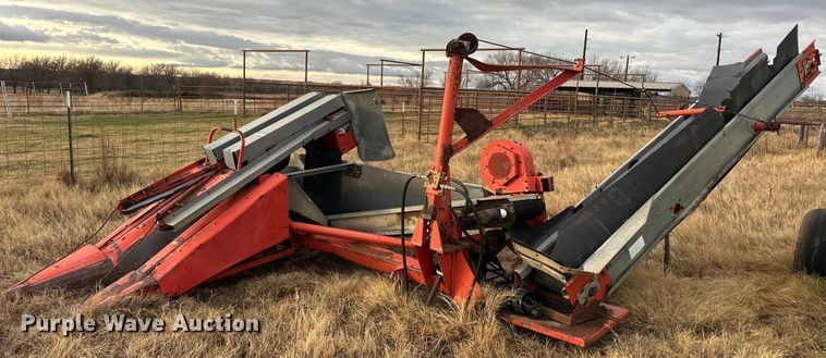 Byron 103 corn picker - EJ5317