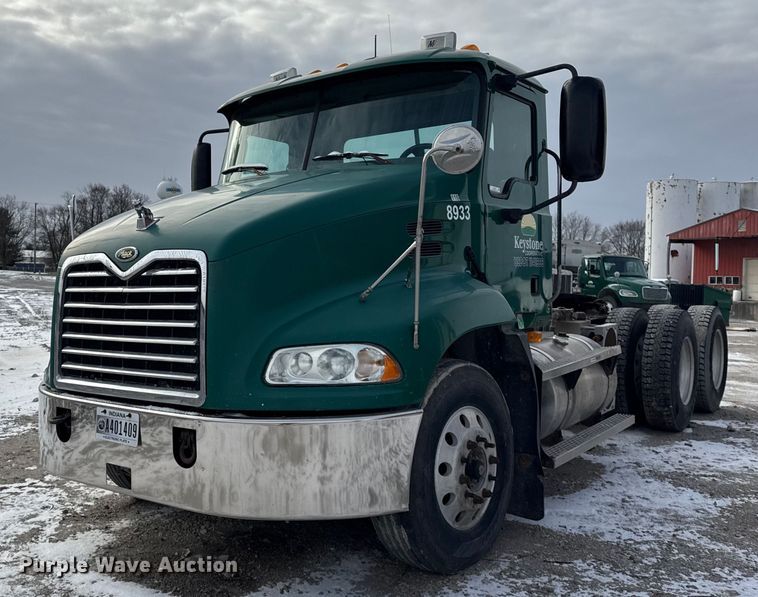 2004 Mack  CX613 semi truck - DH9520
