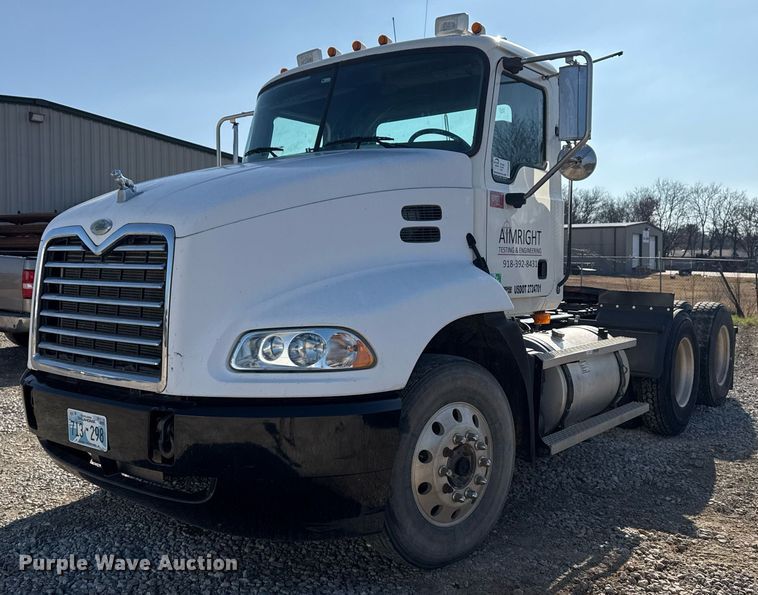 2006 Mack CXN613 semi truck - DM5499