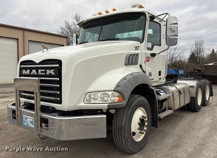 2018 Mack GU813 semi truck - DM5507