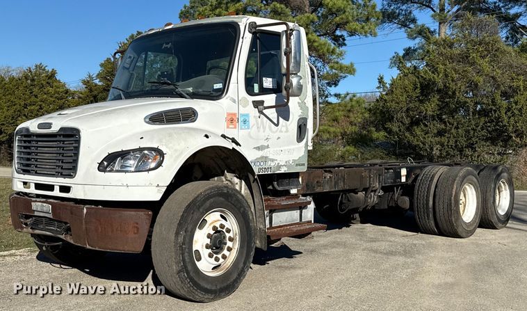 2009 Freightliner Business Class M2 truck cab and chassis - DO2585
