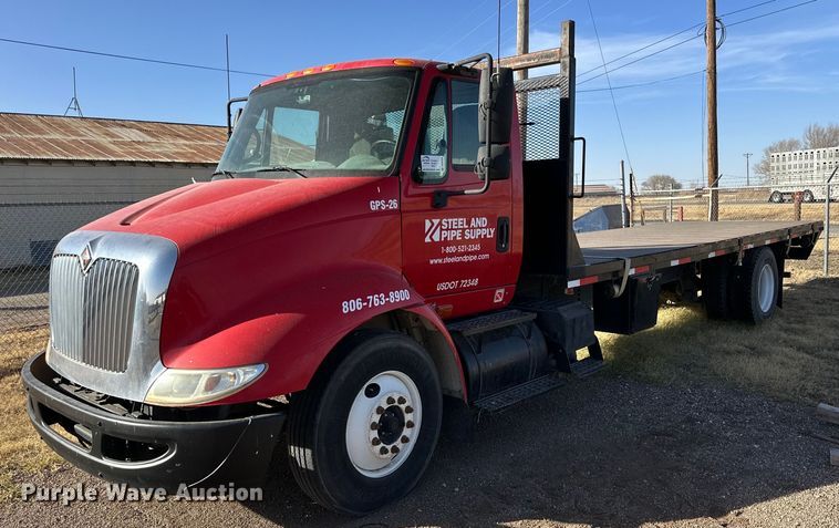 2007 International 8600 flatbed truck - DP6094