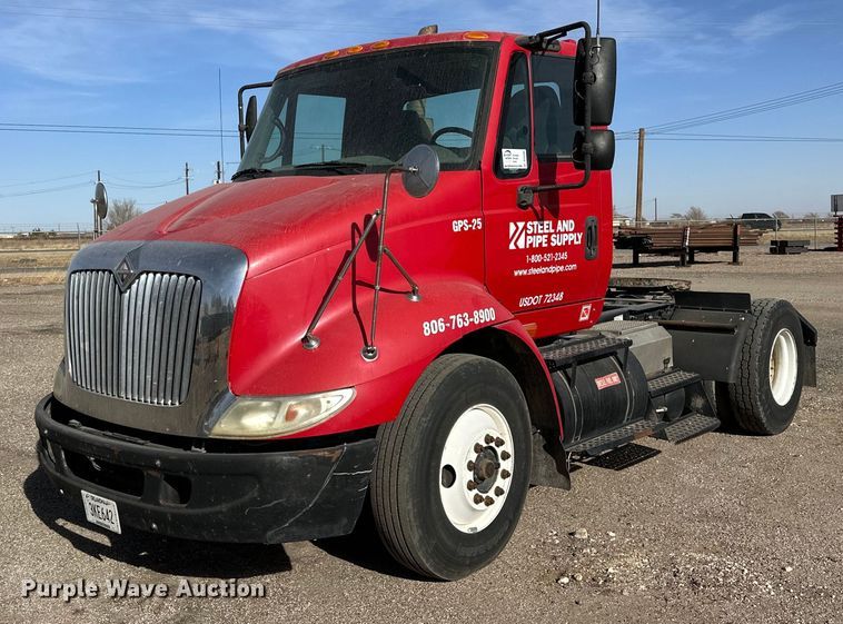 2007 International 8600 semi truck - DP6095