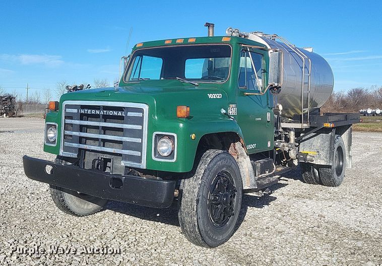 1984 International S1900 tank truck - DQ3855