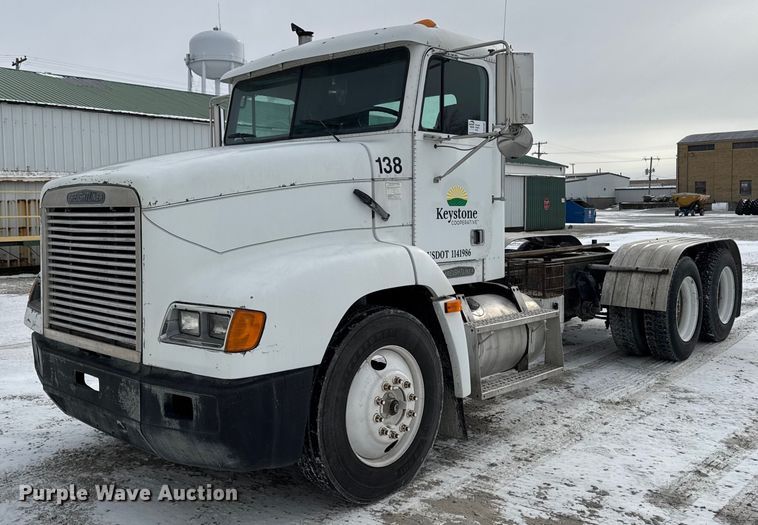 1996 Freightliner FLD112 semi truck - DW2467