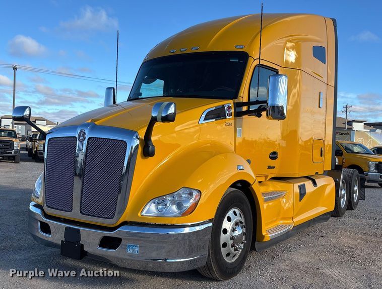 2022 Kenworth T680 semi truck - ER4719