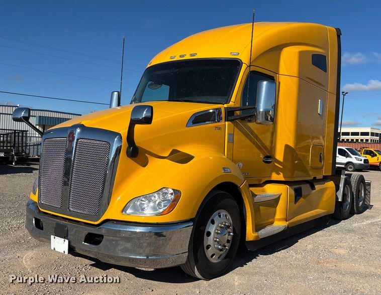 2021 Kenworth T680 semi truck - ER4731