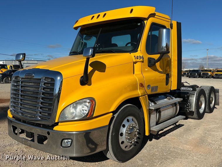 2018 Freightliner Cascadia 125 semi truck - ER4732