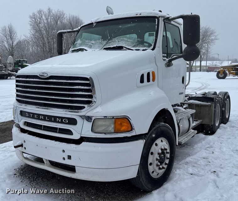 2002 Sterling A9500 truck cab and chassis - OG9753