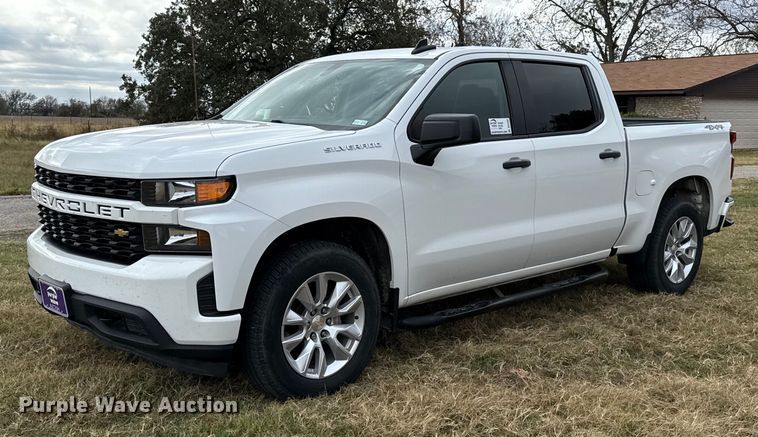 2020 Chevrolet Silverado 1500 Crew Cab pickup truck - DO2582