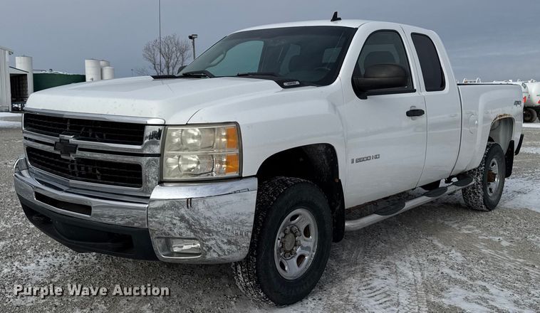 2008 Chevrolet Silverado 2500HD LT Ext. Cab pickup truck - DW2466