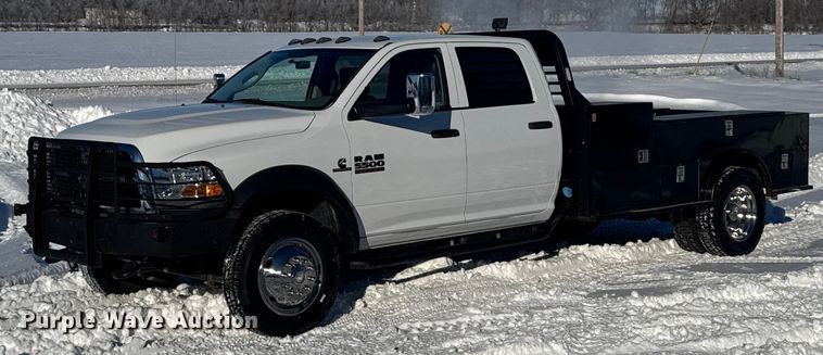 2011 Dodge Ram 5500 Crew Cab flatbed truck - DX3939