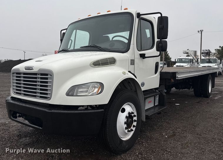 2014 Freightliner Business Class M2 flatbed truck - EG2428