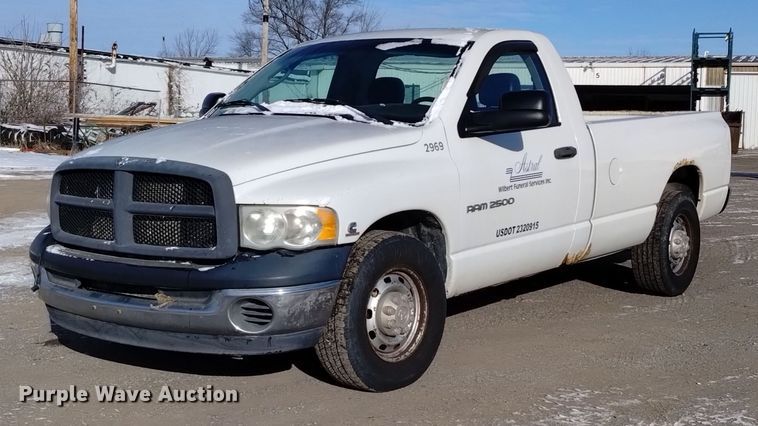 2005 Dodge Ram 2500 pickup truck - EH0105