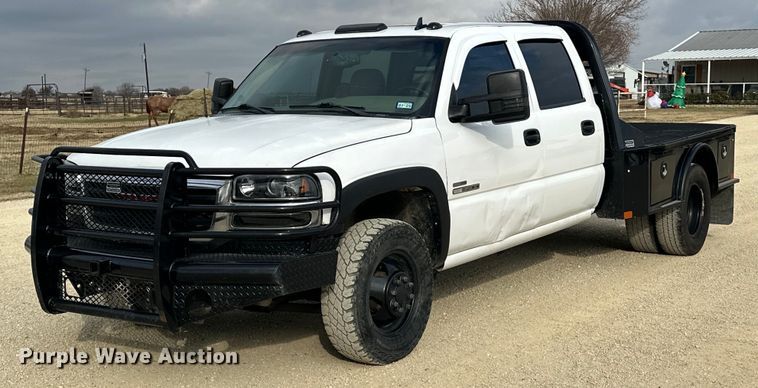 2006 GMC Sierra 3500 Crew Cab flatbed pickup truck - EJ5303