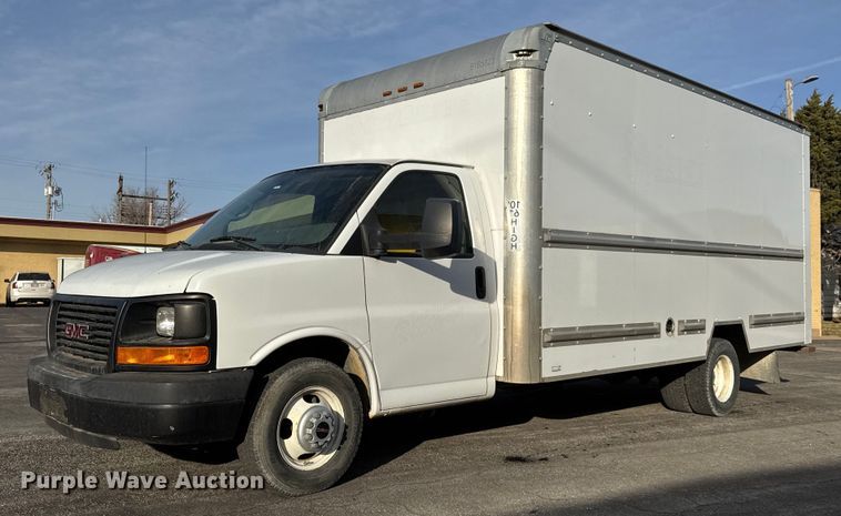 2013 GMC Magnavan box truck - LH9399