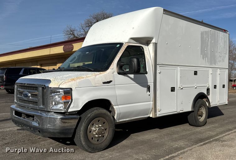 2012 Ford E350 Super Duty box truck - LH9400