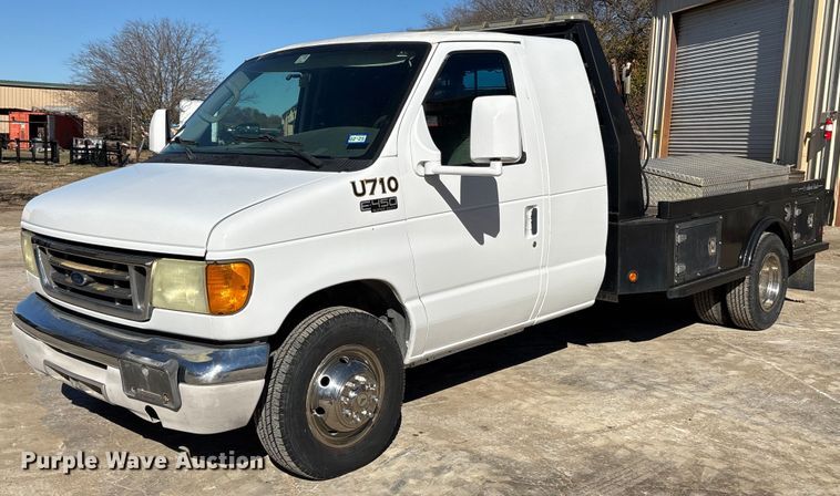 2003 Ford E450 Super Duty flatbed van - OK9469