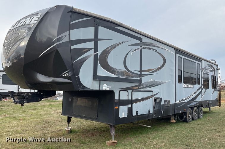 2014 Heartland 4100 Cyclone toy hauler camper - OK9476
