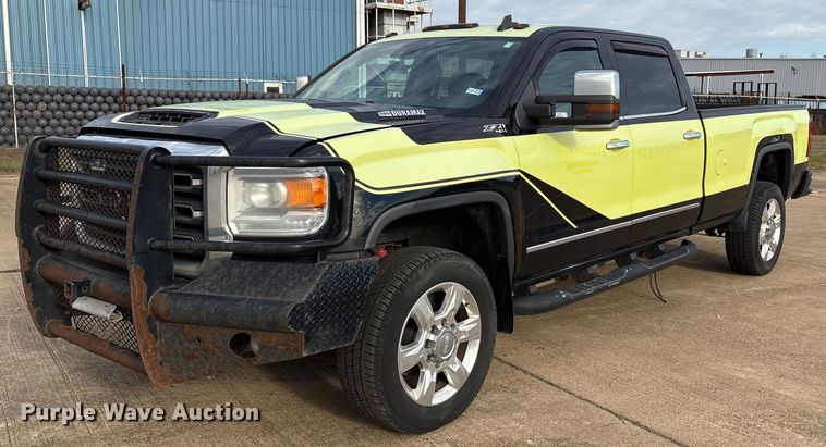 2018 GMC Sierra 2500HD Crew Cab pickup truck - OK9489