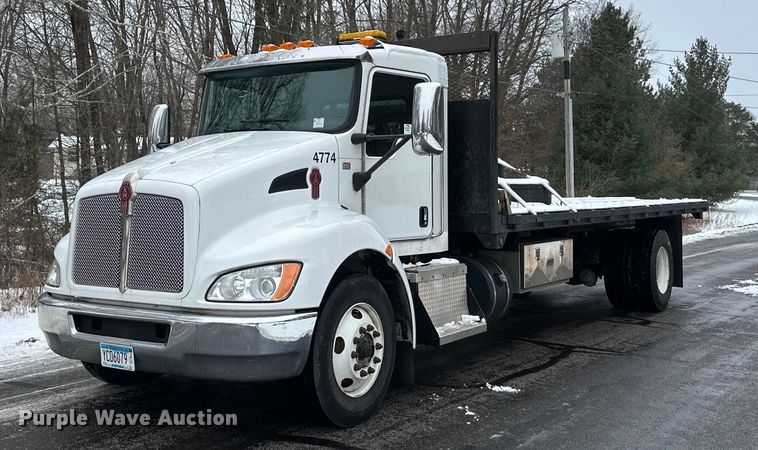 2018 Kenworth  T270 flatbed truck - DN0886