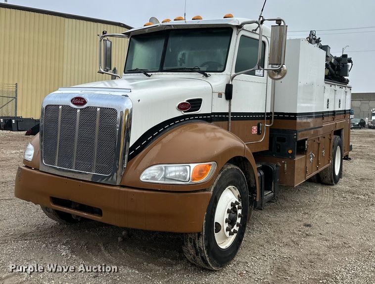 2009 Peterbilt 335 utility / service truck - DS3353