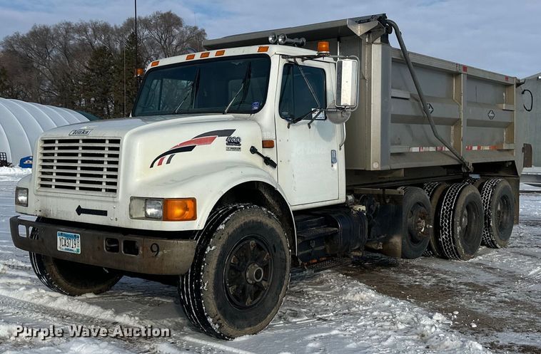 1995 International F4900 dump truck - DV0550